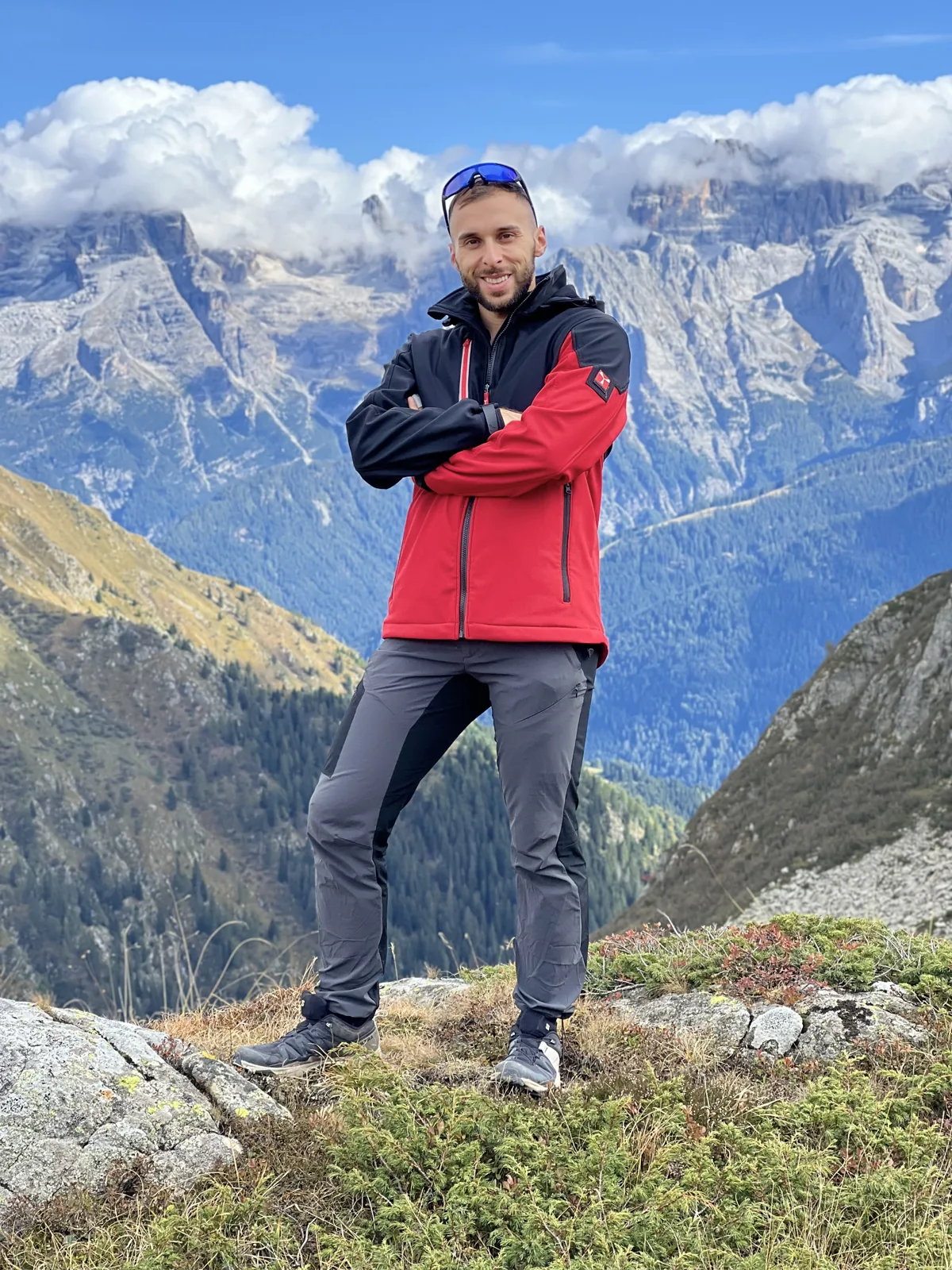 Con le Dolomiti alle spalle